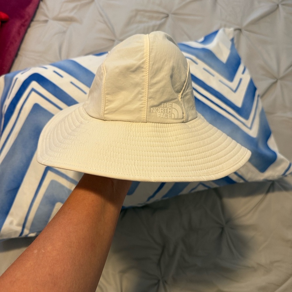 The North Face Horizon Breeze
Brimmer Sun Hat | Gardenia White |
S/M NWT